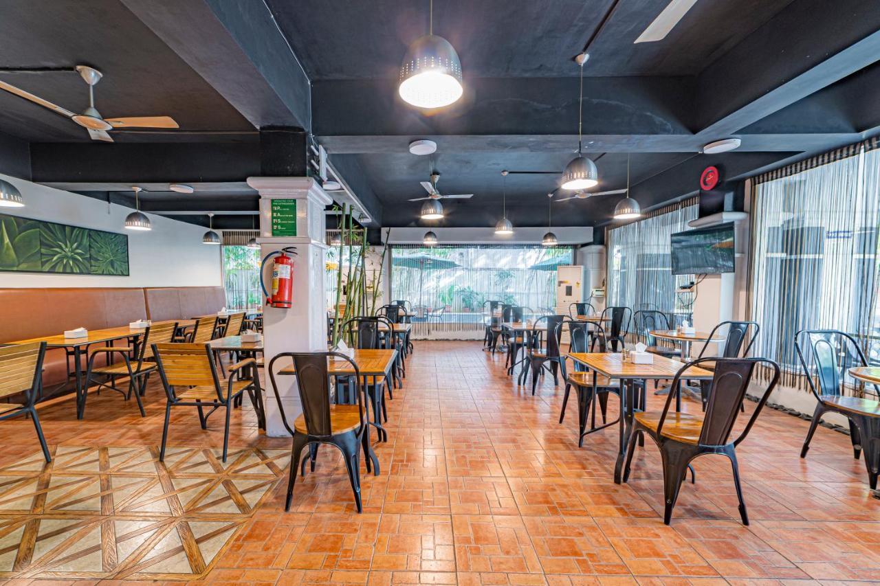 Hotel Athome , Whitefields, Kondapur Haidarábád Kültér fotó